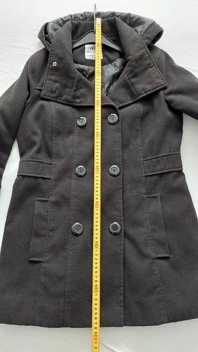 Zwarte mantel met capuchon van Clockhouse (C&A) XL valt mt M, Kleding | Dames, Jassen | Winter, Zo goed als nieuw, Maat 38/40 (M)