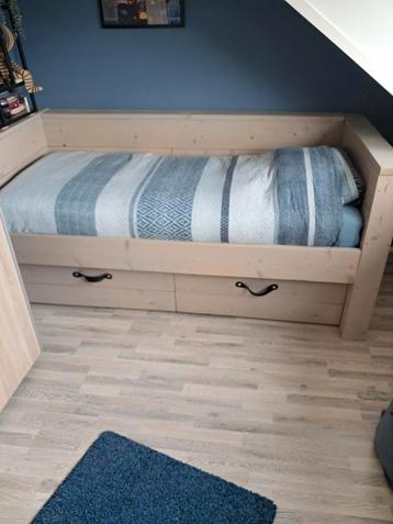 Mooi/leuk 1 persoons steigerhouten bed