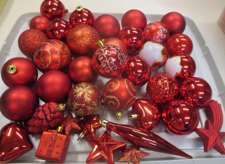 37 Rode Kunststof Kerstballen (3), Diversen, Kerst, Zo goed als nieuw, Ophalen of Verzenden