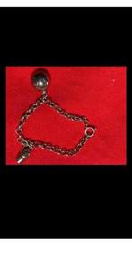 Zilveren bedelarmband 2 bedels antieke vaas bal mooi slot, Ophalen of Verzenden, Zo goed als nieuw, Zilver, Oor- of Traguspiercing