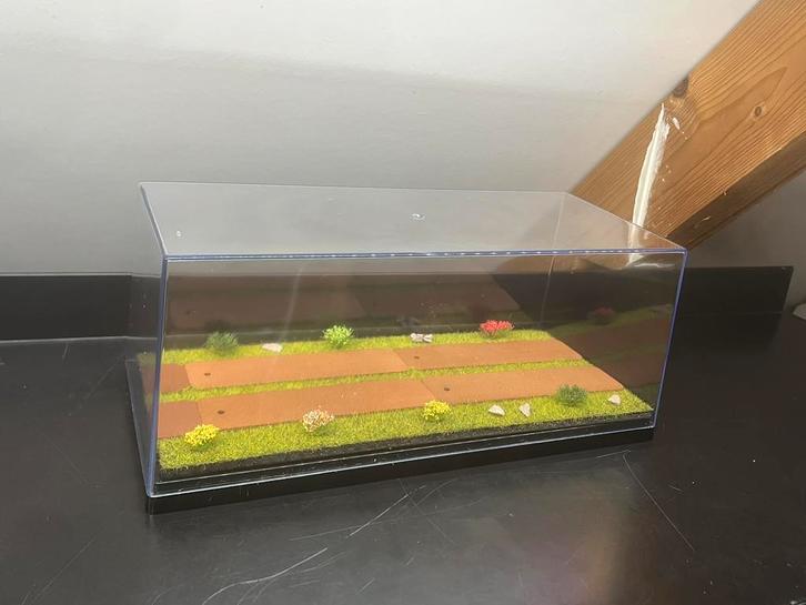 Diverse Stolp vitrine met diorama bakwagen (27cm), Hobby en Vrije tijd, Modelauto's | 1:50, Nieuw, Overige typen, Overige merken