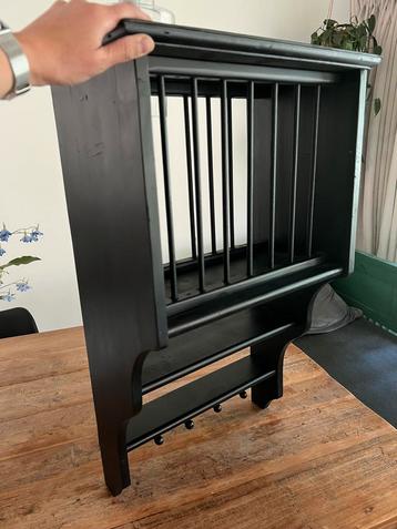 Bordenrek wandrek borden kopjes beschikbaar voor biedingen