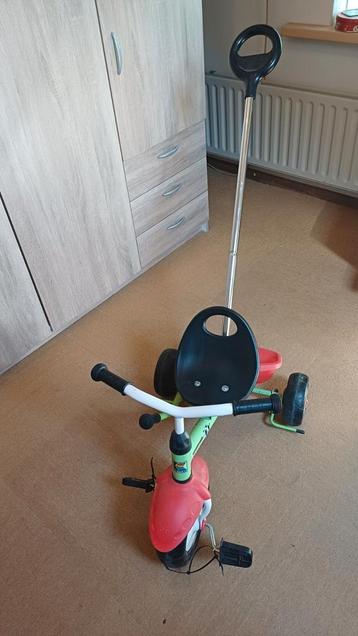 Kinderfietsje met duwstang beschikbaar voor biedingen