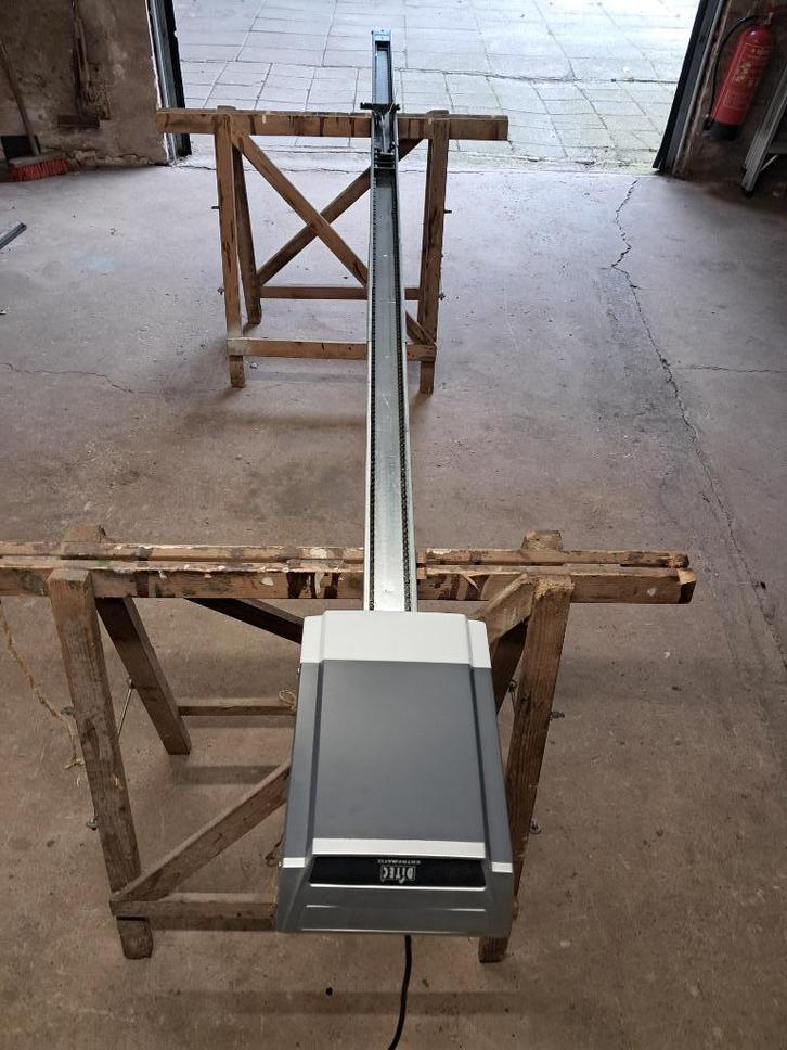 Elektrische garagedeuropener, Doe-het-zelf en Verbouw, Deuren en Horren, Zo goed als nieuw, Garagedeur, 215 cm of meer, 120 cm of meer