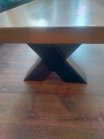 Te koop mooie eiken salontafel beschikbaar voor biedingen