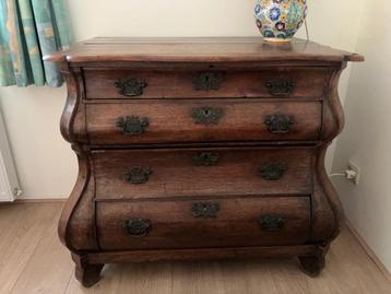 Eiken commode beschikbaar voor biedingen