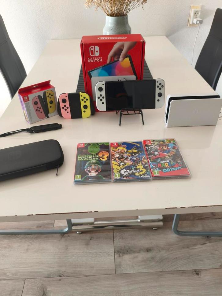 Switch OLED, Spelcomputers en Games, Spelcomputers | Nintendo Switch, Zo goed als nieuw, Switch OLED, Met 1 controller, Ophalen of Verzenden