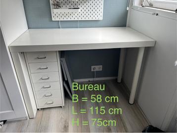 Bureau met bovenkastjes