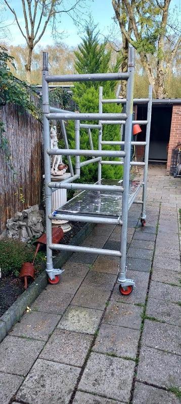 steiger/kamersteiger met werkvloer 75 X 190 cm. beschikbaar voor biedingen