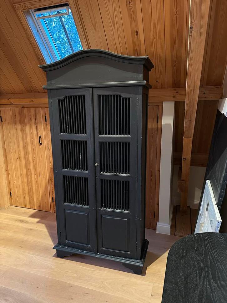 Zwarte spijlenkast, Huis en Inrichting, Kasten | Buffetkasten, Gebruikt, 200 cm of meer, 50 tot 100 cm, 25 tot 50 cm, Met deur(en)
