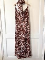 Boohoo lange jurk met bijpassend sjaaltje bruin/wit, maat 44, Kleding | Dames, Jurken, Bruin, Maat 42/44 (L), Ophalen of Verzenden