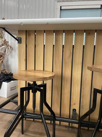 Verstelbare barkrukken - mooi & robuust design. Tot 24 stuks beschikbaar voor biedingen
