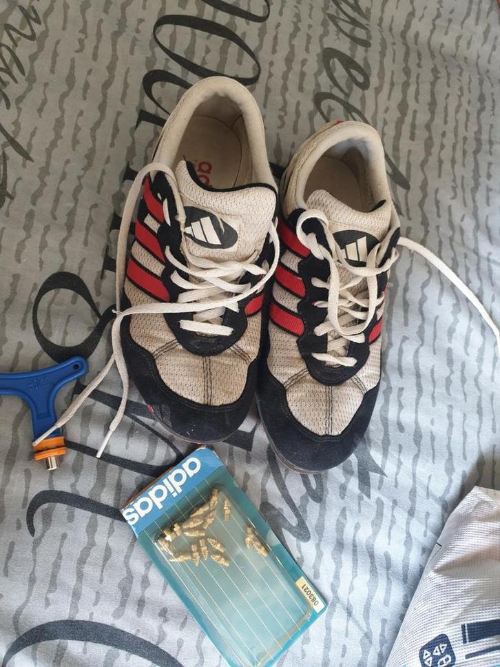 Adidas spikes 25 cm maat 39 of kleine 40, Sport en Fitness, Loopsport en Atletiek, Gebruikt, Spikes, Adidas, Ophalen