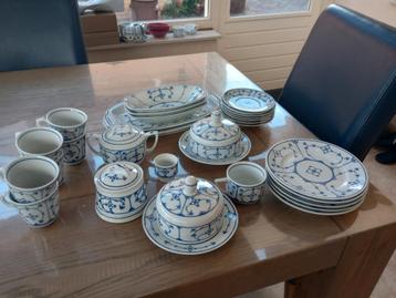 Saks blauw Service  beschikbaar voor biedingen