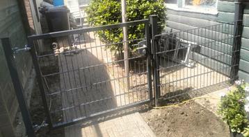 Poortje met hekwerk  beschikbaar voor biedingen