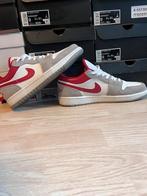 Jordan 1 low gym red, Kleding | Heren, Schoenen, Ophalen of Verzenden, Zo goed als nieuw, Overige kleuren