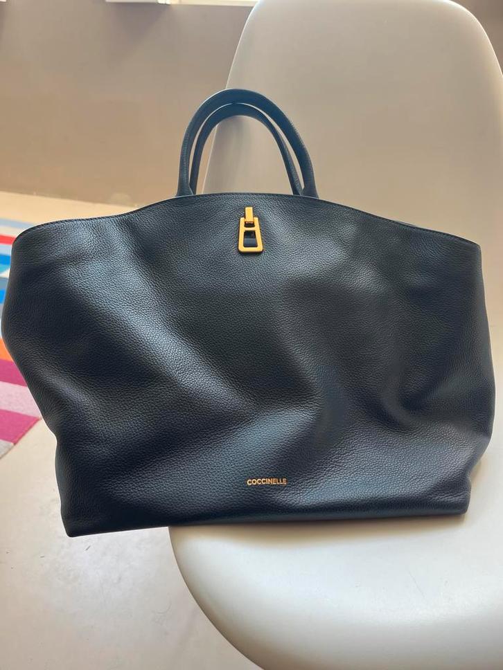 Coccinelle Handtas - Zo Goed Als Nieuw, Sieraden, Tassen en Uiterlijk, Tassen | Damestassen, Zo goed als nieuw, Handtas, Zwart