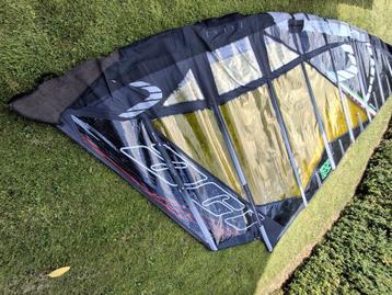 Point 7 zeil AC1 7,9m2 tricolore beschikbaar voor biedingen