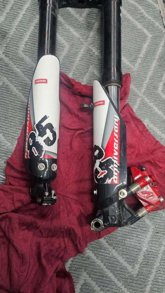 Derbi DRD 85th Anniversary voorvork SPATBORDEN!!!, Ophalen of Verzenden, Gebruikt, Kap, Derbi