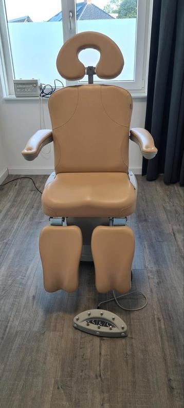 Behandelstoel Dancohr & Pedicuremotor Süda beschikbaar voor biedingen