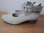 Mooie en comfortabele suede pump Poccapazza 37 H NP € 179,95, Pumps, Beige, Poccopazza, Ophalen of Verzenden