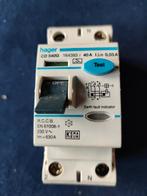 Hager Aardlekschakelaar 40A 30mA CD 540G, Hobby en Vrije tijd, Ophalen of Verzenden, Zo goed als nieuw