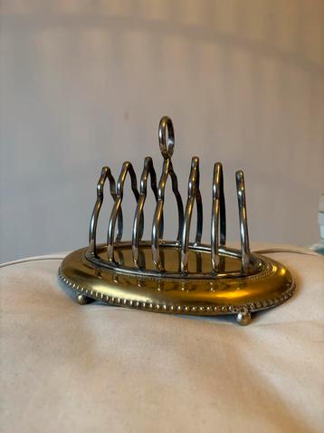 Vintage Victoriaans toast rek beschikbaar voor biedingen