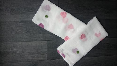 Tule gordijnen met hartjes 2 stuks (nieuw), Kinderen en Baby's, Kinderkamer | Inrichting en Decoratie, Nieuw, Gordijnen of Lamellen