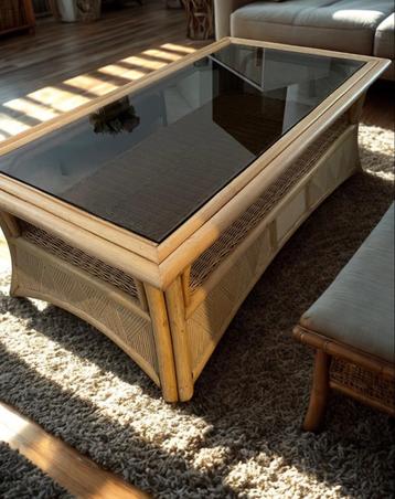 Vintage Bamboe Rotan Salontafel met Gerookt Glas 70s 60s beschikbaar voor biedingen