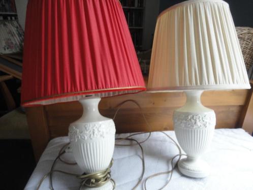 WEDGWOOD queensware TAFELLAMP, BLADER MOTIEF + rode kap, Huis en Inrichting, Lampen | Tafellampen, Zo goed als nieuw, Overige materialen
