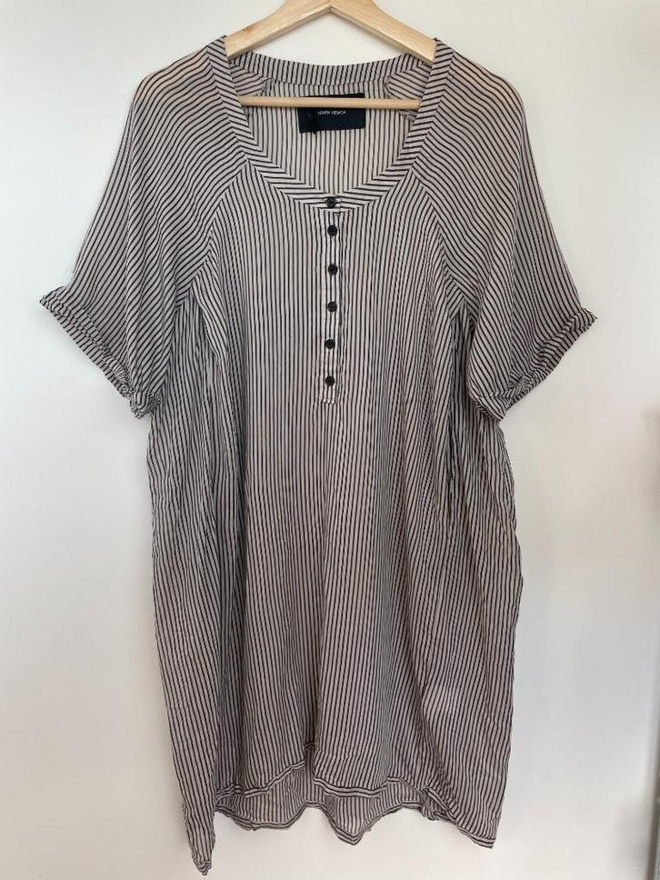 Henrik Vibskov gestreepte lange blouse jurk XS zwart beige, Kleding | Dames, Jurken, Zo goed als nieuw, Maat 34 (XS) of kleiner