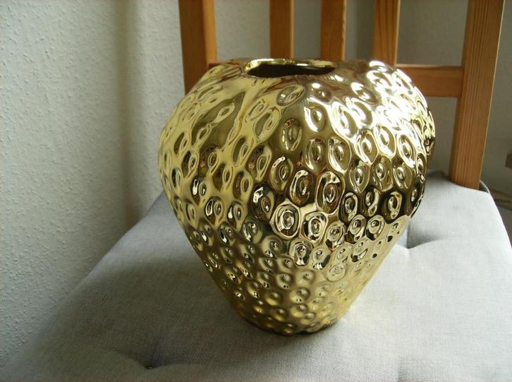 GOUDKLEURIGE AARDBEIEN VAAS, HAND GEMAAKT, H 1 2CM, Antiek en Kunst, Antiek | Vazen, Ophalen of Verzenden