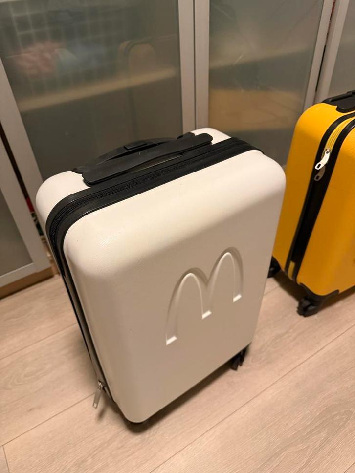 Witte Koffer met Wieltjes McDonald’s, Sieraden, Tassen en Uiterlijk, Koffers, Zo goed als nieuw, Hard kunststof, 50 tot 60 cm