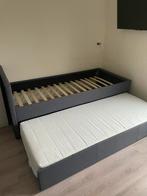 Mooi grijs stoffen uischuifbaar bed. 1 naar 2 persoons, Ophalen, Eenpersoons, 210 cm, Modern donker grijs