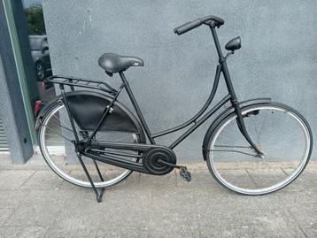 Oma fiets beschikbaar voor biedingen