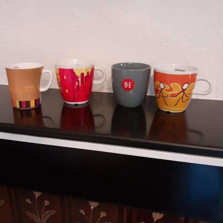 Douwe Egberts kopjes, Huis en Inrichting, Keuken | Servies, Zo goed als nieuw, Kop(pen) en/of Schotel(s), Overige stijlen, Ophalen of Verzenden