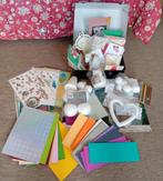 Knutsel spullen Kaarten maken./grote doos vol., Ophalen of Verzenden, Zo goed als nieuw, Papier of Karton