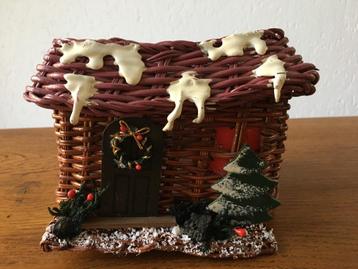 Rieten Mand in de vorm van een "Kersthuis" Nieuw beschikbaar voor biedingen