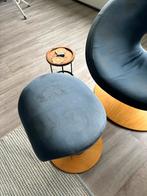 Stokke Peel Designstoelen met Voetenbankje (2), Huis en Inrichting, Stoelen, Ophalen, Gebruikt, Twee, Blauw