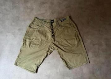 Chasin, korte groene broek. Slim S beschikbaar voor biedingen