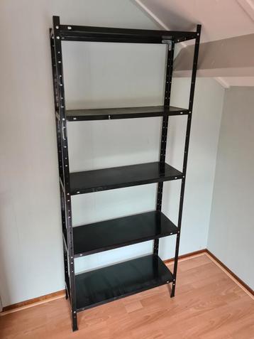 2 metalen stellingkasten  beschikbaar voor biedingen