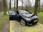 BMW 1-Serie 118i 136pk Aut 2017 Zwart, Auto's, BMW, Alcantara, Zwart, 650 kg, 19 km/l