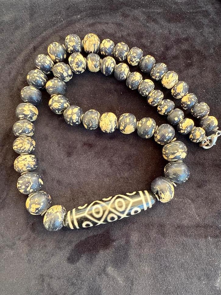 Vintage DZI NECKLACE, Sieraden, Tassen en Uiterlijk, Armbanden, Gebruikt, Overige materialen, Zwart, Met bedels of kralen, Ophalen of Verzenden
