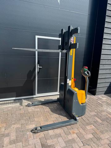 Electrische stapelaar  beschikbaar voor biedingen