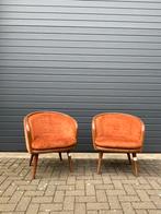 Vintage kuipstoelen met houten frame en terracotta stof., Huis en Inrichting, Stoelen, Ophalen of Verzenden