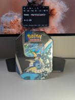 Vaporeon Eevee Evolution Tin 8 op voorraad, Hobby en Vrije tijd, Verzamelkaartspellen | Pokémon, Ophalen of Verzenden, Zo goed als nieuw