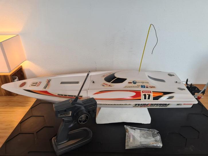 Kyosho Twin Storm Rc boot, Hobby en Vrije tijd, Modelbouw | Boten en Schepen, Ophalen of Verzenden