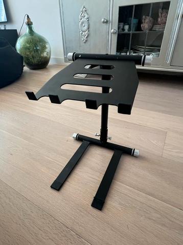 LS005  Laptop standaard voor dj beschikbaar voor biedingen