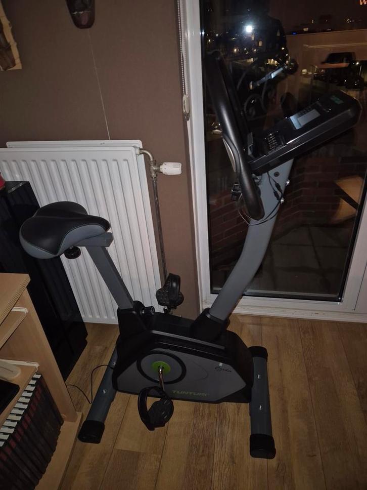 Tunturi Hometrainer, Sport en Fitness, Fitnessapparatuur, Zo goed als nieuw, Hometrainer, Benen, Buik, Metaal, Ophalen