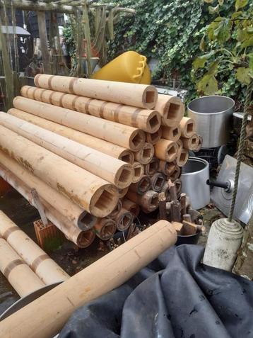 houten klossen , palen . knutselmateriaal .  beschikbaar voor biedingen